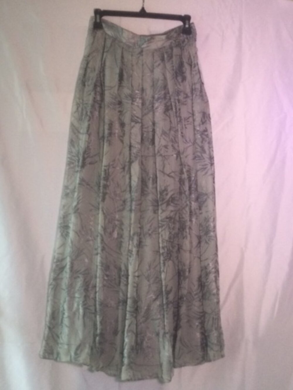 Print Studio Silk Maxi Skirt NWT Size 8 Gray Sage Green Botanical Print Pleated